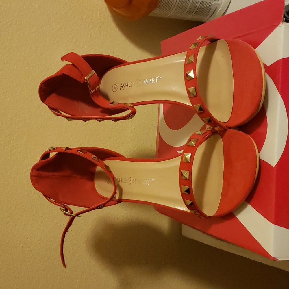 Ashley Stewart, 11W, Red
